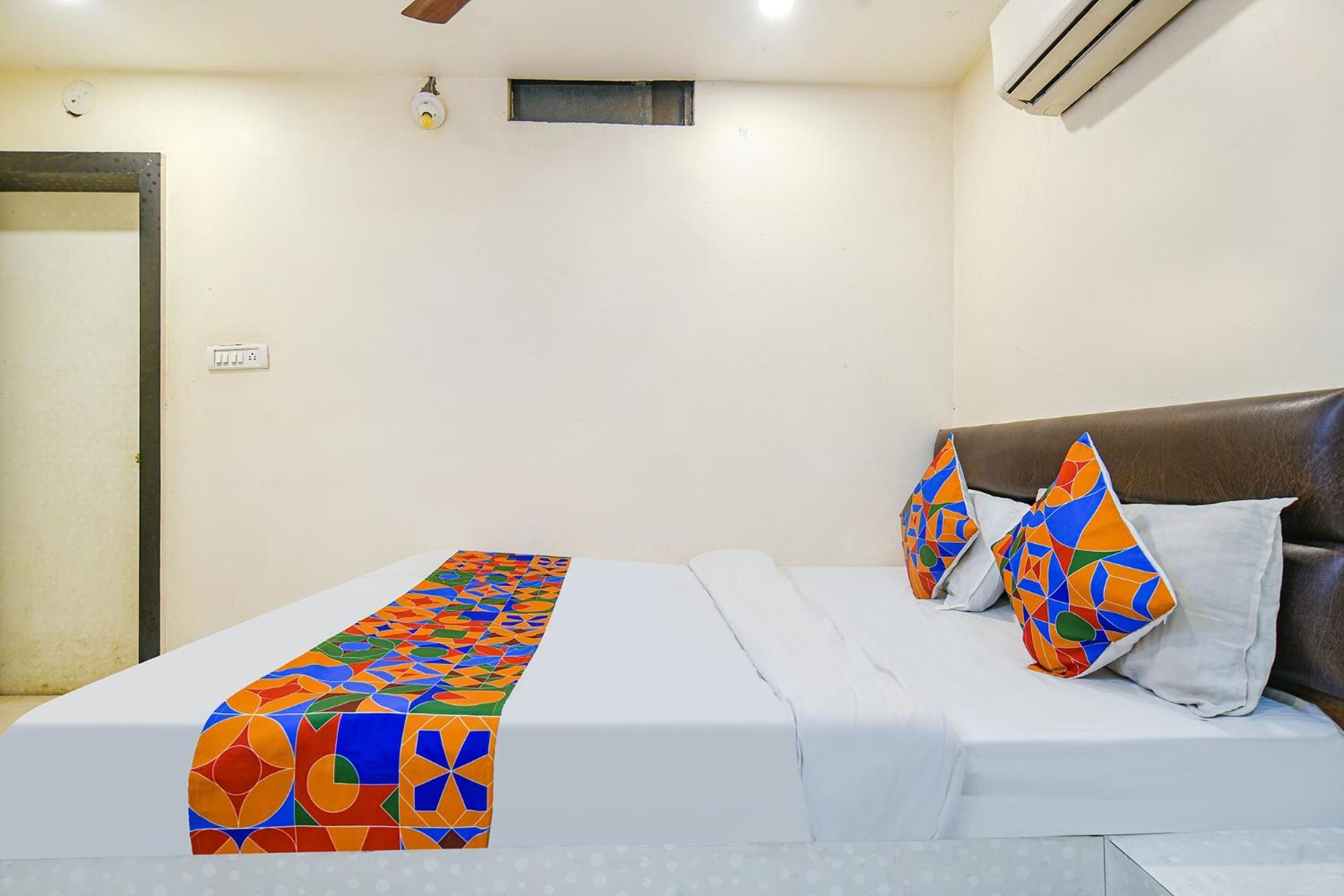 Fabhotel Shivam Palace- Near Mahakal Mandir Ujjain Exterior foto