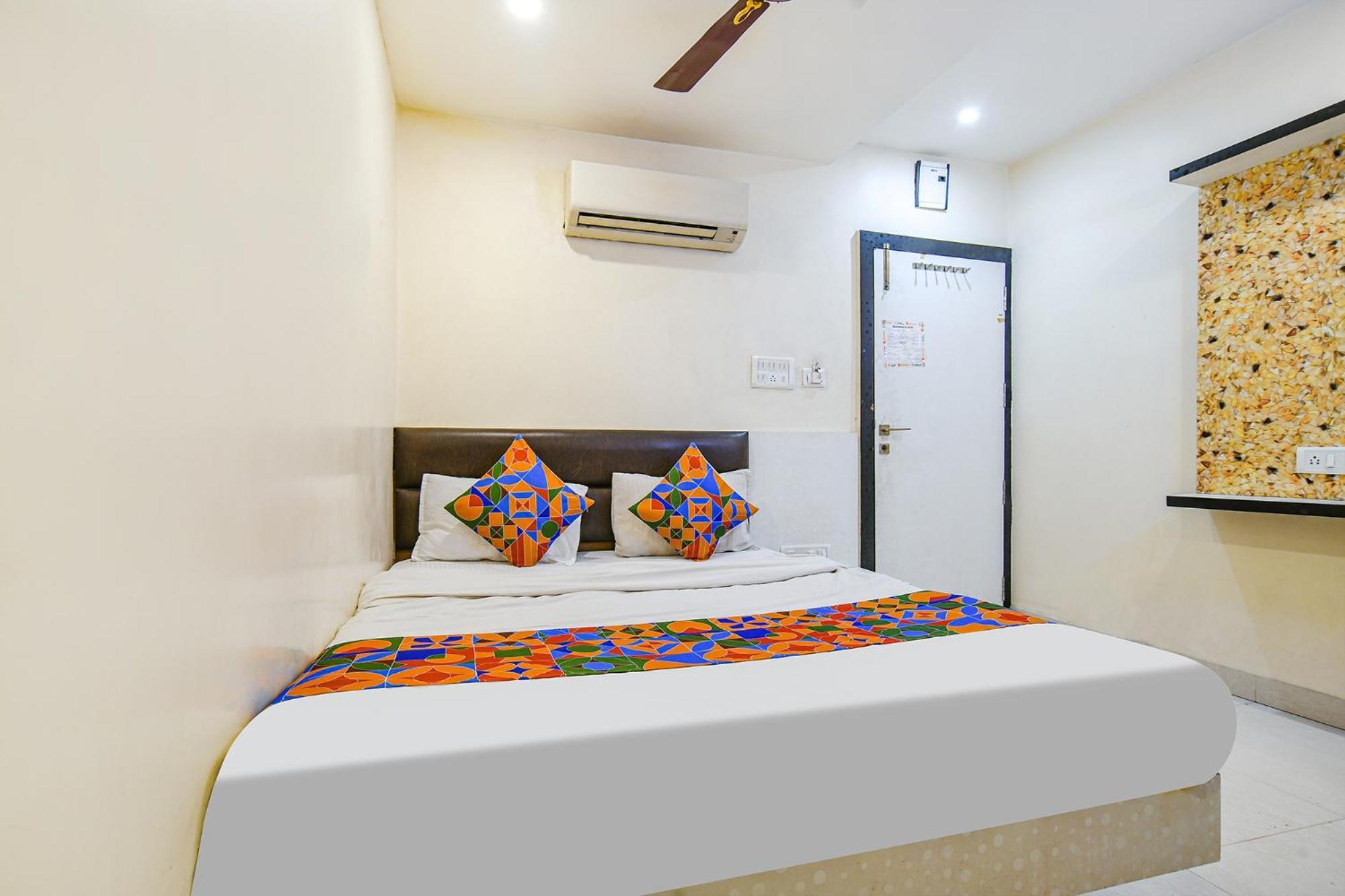 Fabhotel Shivam Palace- Near Mahakal Mandir Ujjain Exterior foto