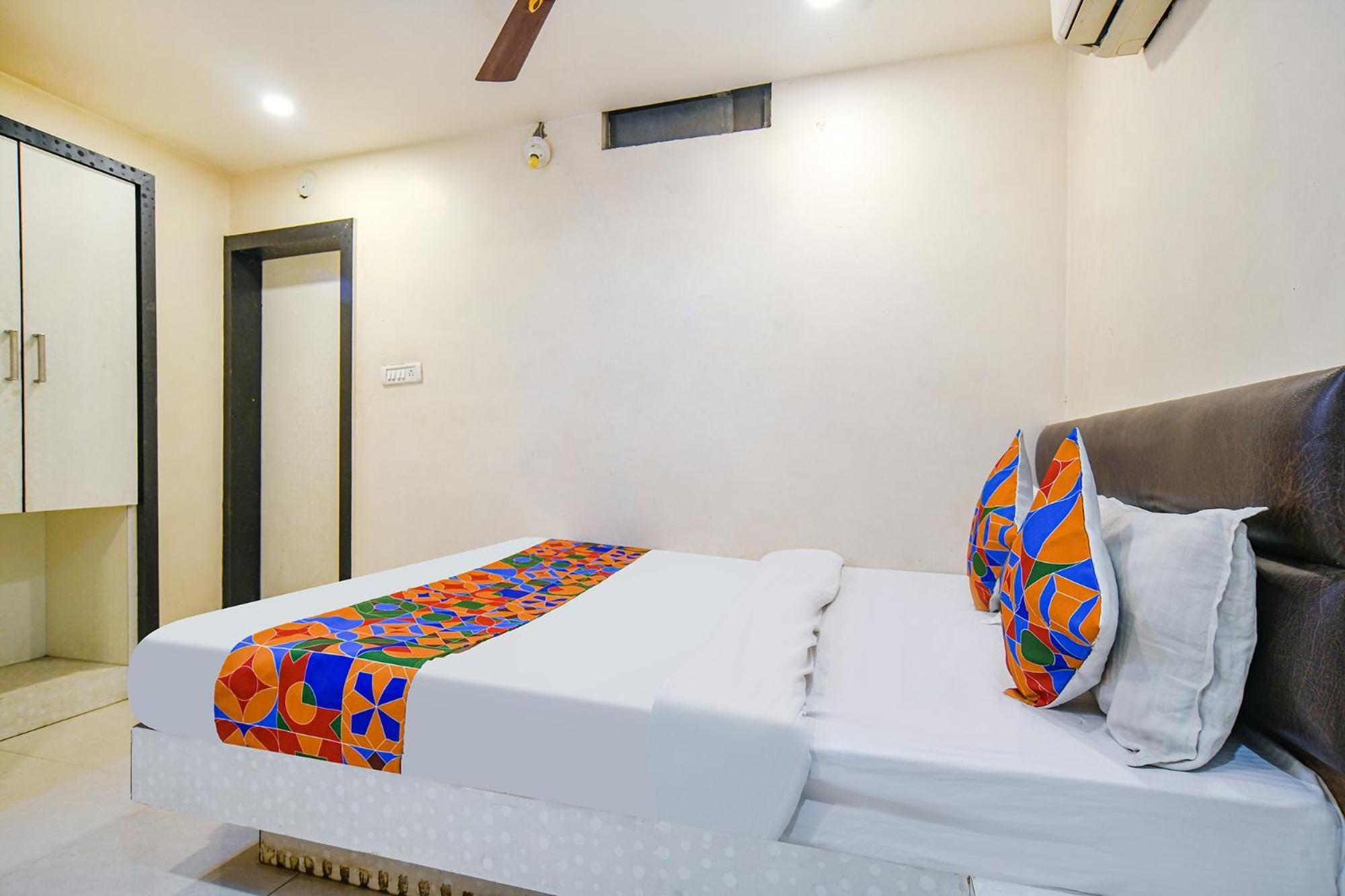 Fabhotel Shivam Palace- Near Mahakal Mandir Ujjain Exterior foto