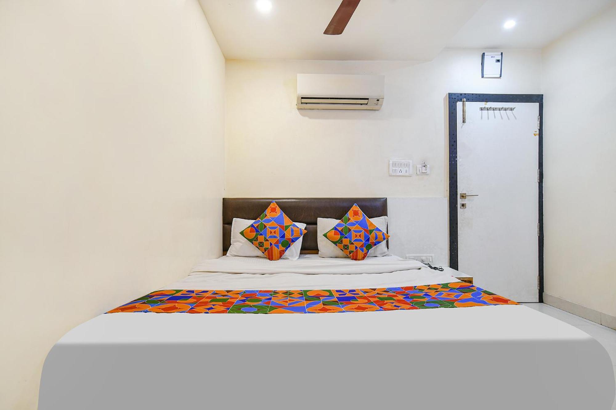 Fabhotel Shivam Palace- Near Mahakal Mandir Ujjain Exterior foto